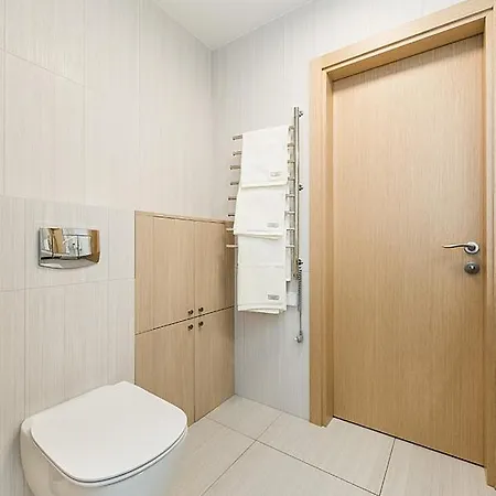 64lt Apartment *