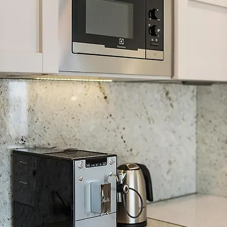 64lt Apartment *